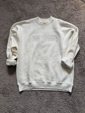 Bass Pro Shops Men's Off-White Embroidered Crewneck Sweater